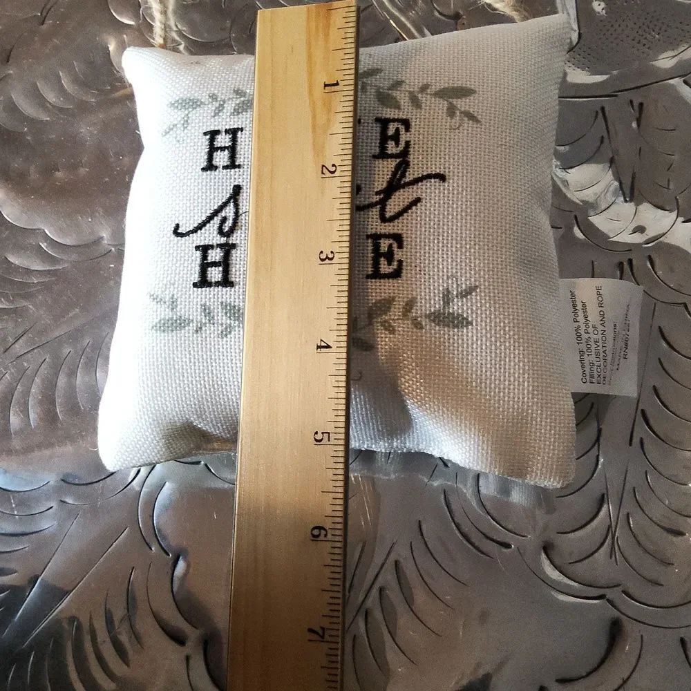 Two accent pillows NWT - Picture 6 of 6